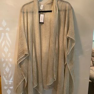 NWT Nine West One size fits all lightweight poncho